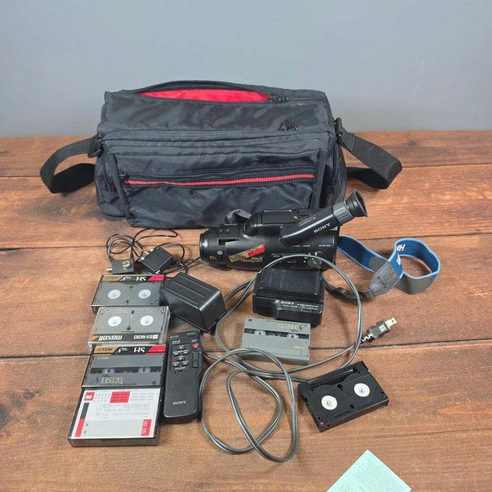 Sony Camcorder CCD-FX425 NTSC Black Fair Parts Repair Video 8 Handycam Bundle